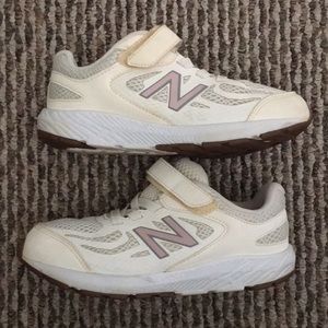 New Balance, Kids,Size 2,white tennis shoes. Worn a few times. Great condition.